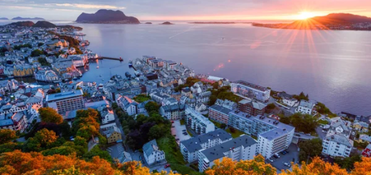 Hvorfor du bor besoke alesund by featured